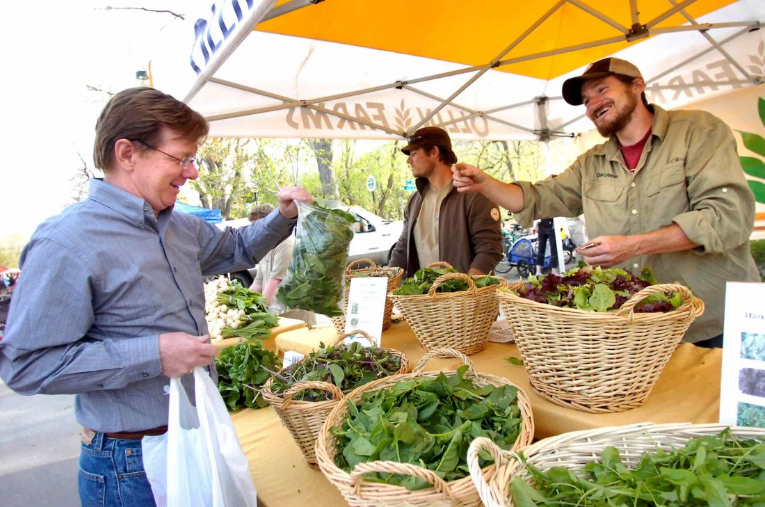 teach employees how to choose healthy foods