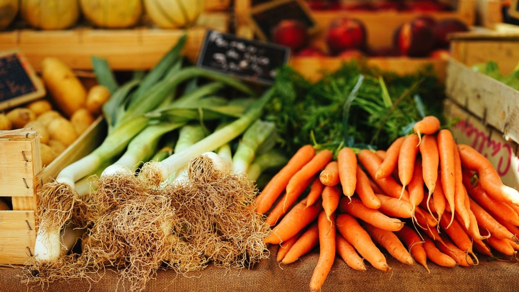 fresh produce given to employee as a sign of a health work environment